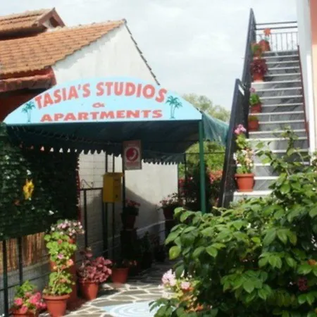 Tasias Studios Apartment *